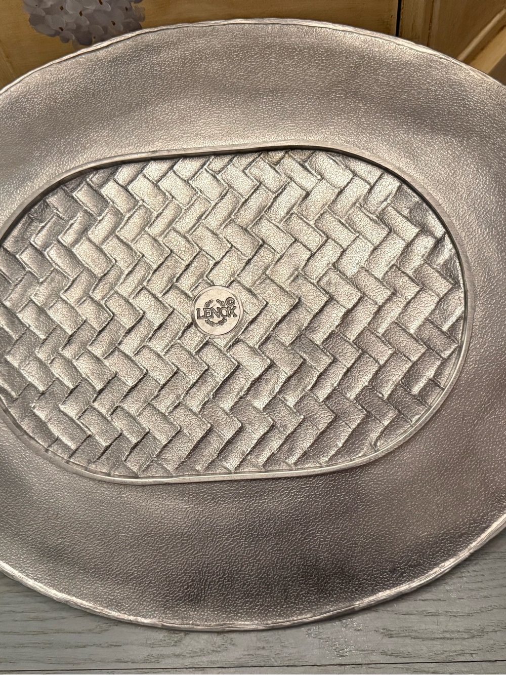 🍇Vintage Lenox Large Metal Serving Tray / Platter – Fruit Basket Weave Design🍇 - Picture 4 of 5